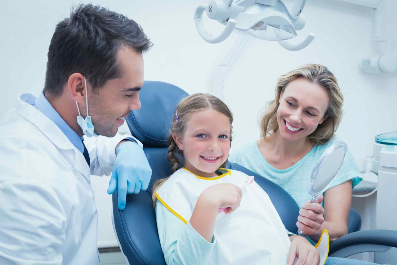 https://strobel-kieferorthopaedie.de/wp-content/uploads/2020/03/img-dr-dryan-1280x854.jpg